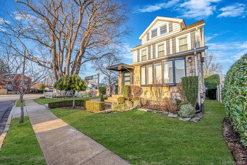 32 Everett St, Lynbrook, NY, 11563-3231 | Card Image