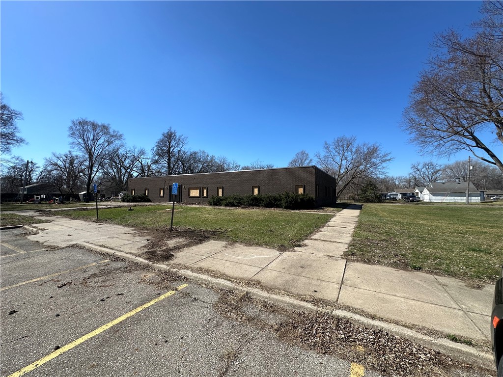2679 Maury St, Des Moines, IA 50317