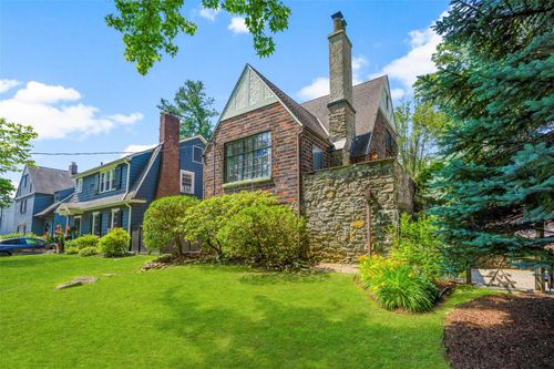 1 Highwood Way, Larchmont, NY, 10538-3110 | Card Image