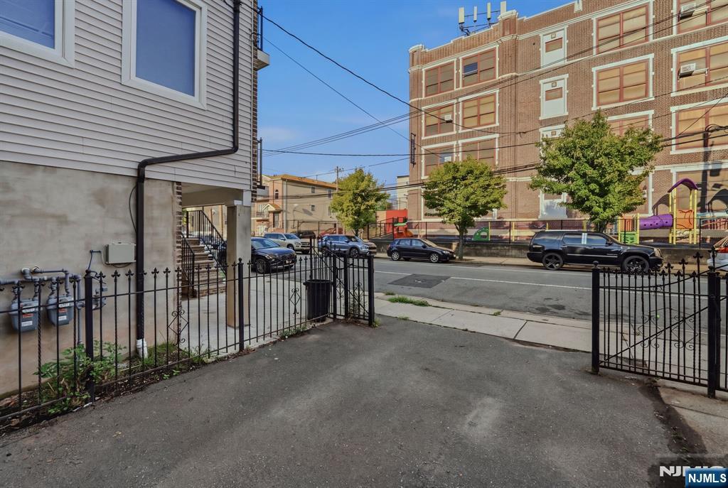 Residential Income in Newark 5