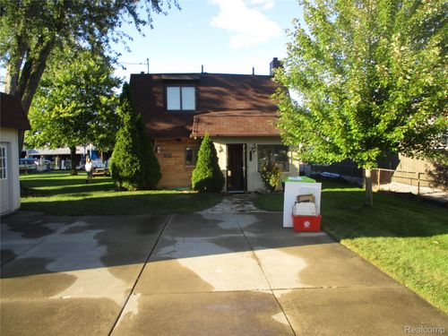 30471 Manse St, Harrison Township, MI, 48045-1874 | Card Image