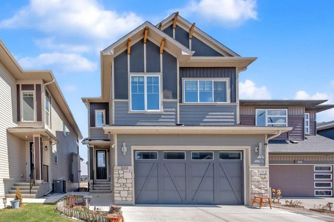 300 Corner Meadows Manor Ne, Home with 6 bedrooms, 5 bathrooms and 4 parking in Calgary AB | Image 1
