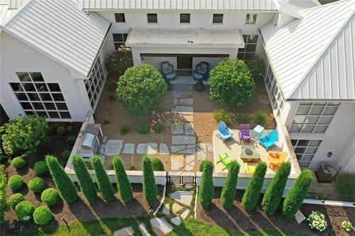 6949 Watsons County Ln, Parkville, MO, 64152-4902 | Card Image