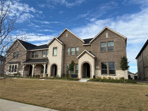 724 4th St, Argyle, TX, 76226-4579 | Card Image