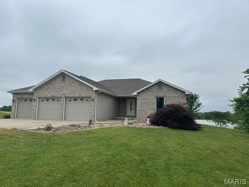 5476 Waterway Dr, Pinckneyville, IL, 62274-3339 | Card Image