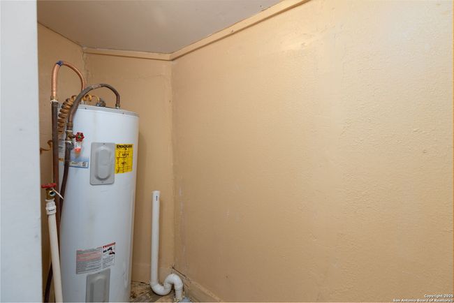 13934 N Interstate 35, House other with 3 bedrooms, 1 bathrooms and null parking in Moore TX | Image 20