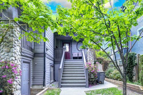 208 W 13th Ave, Vancouver, BC, V5Y1V9 | Card Image