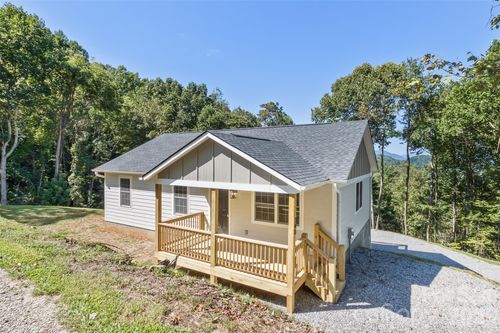 340 Matthew Ln, Canton, NC, 28716-8906 | Card Image