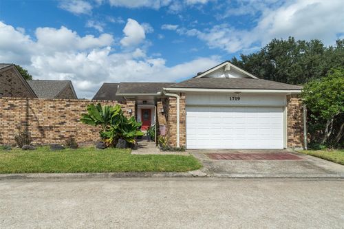 1719 Sullins Way, Houston, TX, 77058-2321 | Card Image