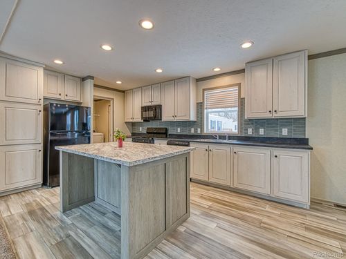 284 Dakota, Sumpter Township, MI, 48111-8008 | Card Image