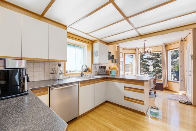 19 Sunrise Way, Home with 3 bedrooms, 3 bathrooms and 4 parking in Priddis Greens AB | Image 22