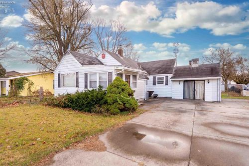 1041 North St, Fremont, OH, 43420-1102 | Card Image