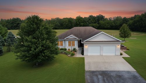 1646 N 2050 East Rd, Watseka, IL, 60970-7612 | Card Image