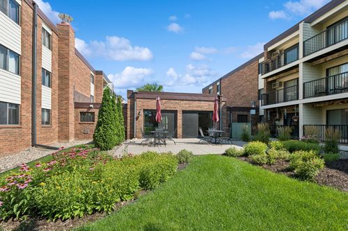 apt-324-4 Pine Tree Dr, Arden Hills, MN, 55112-3779 | Card Image