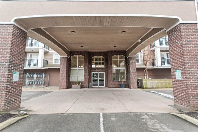 209 - 8933 Edward Street, Condo with 2 bedrooms, 2 bathrooms and 1 parking in Chilliwack BC | Image 2