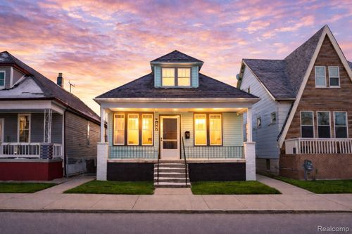 2020 Halleck St, Hamtramck, MI, 48212-4204 | Card Image