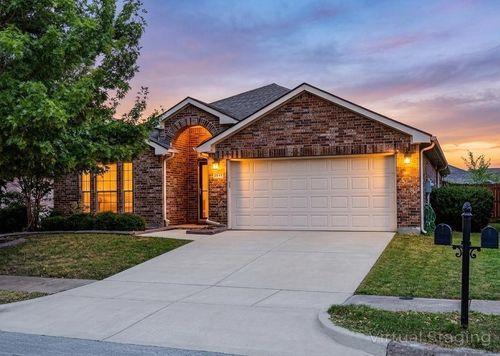 2048 Lake Trail Dr, Heartland, TX, 75126-8274 | Card Image