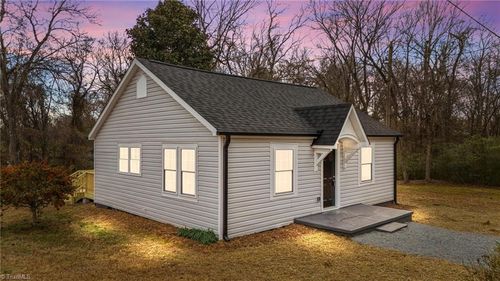 100 Carr St, Thomasville, NC, 27360-3510 | Card Image