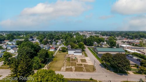 1811 25th St, Port Huron, MI, 48060-7477 | Card Image