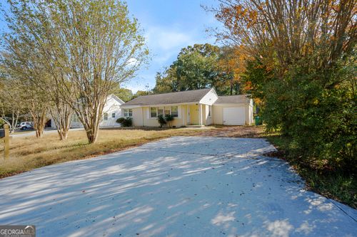 843 White Oak Dr, Forest Park, GA, 30297-3947 | Card Image