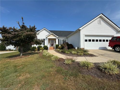 1040 Oxford Ln, King, NC, 27021-8137 | Card Image