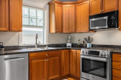 4 - 64 Austin Street, Condo with 2 bedrooms, 1 bathrooms and null parking in Portsmouth NH | Image 3