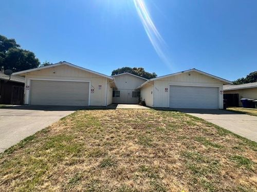 2834-2834 Pepper Oaks Dr, Sacramento, CA, 95827-1035 | Card Image