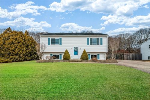 27 Saundra Drive, Westerly, RI, 02891 | Card Image