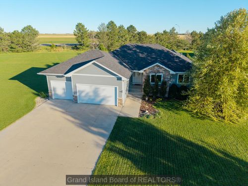 102 Chickadee Cir, Phillips, NE, 68865 | Card Image
