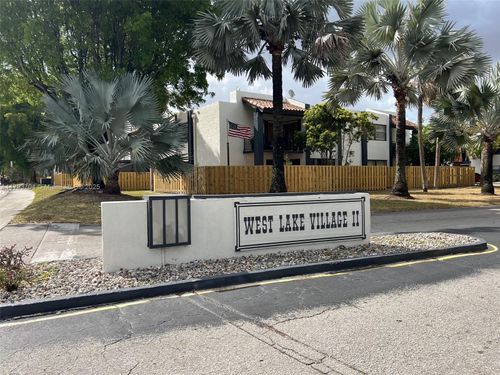 apt-103-460 W Park Dr, Miami, FL, 33172-3915 | Card Image