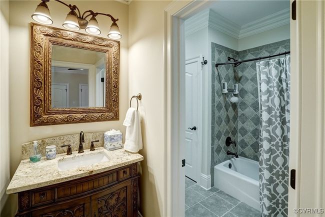 en suite bath | Image 35