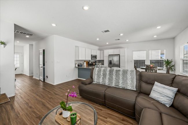 1725 Cobblecrest Ln, House other with 4 bedrooms, 3 bathrooms and 4 parking in Leander TX | Image 6
