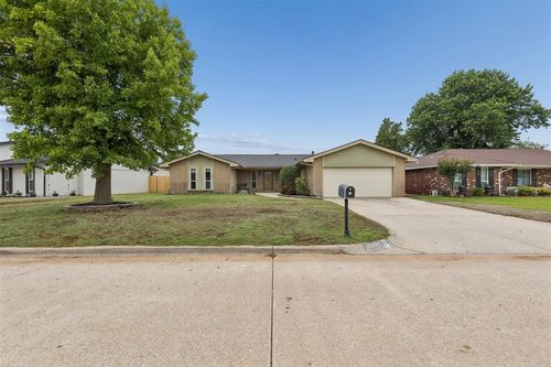 11613 Century Drive, Oklahoma City, OK, 73162 | Card Image