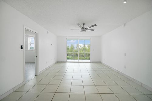 d206-2980 Point East Dr, Aventura, FL, 33160 | Card Image