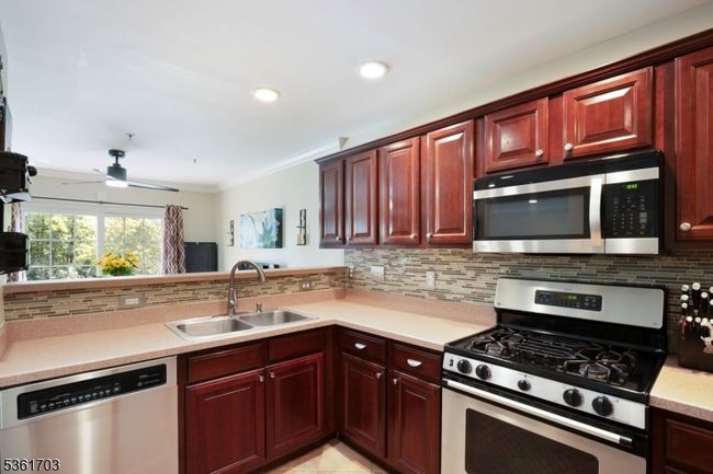 8-6 - 86 Lakeview Ct, Townhouse with 2 bedrooms, 2 bathrooms and null parking in Pompton Lakes NJ | Image 4