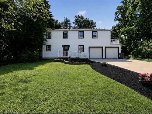 4 Owaissa Dr, Timberlake, OH, 44095-1946 | Card Image