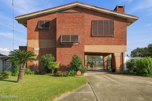 66 Howard St, Gretna, LA, 70053-4916 | Card Image
