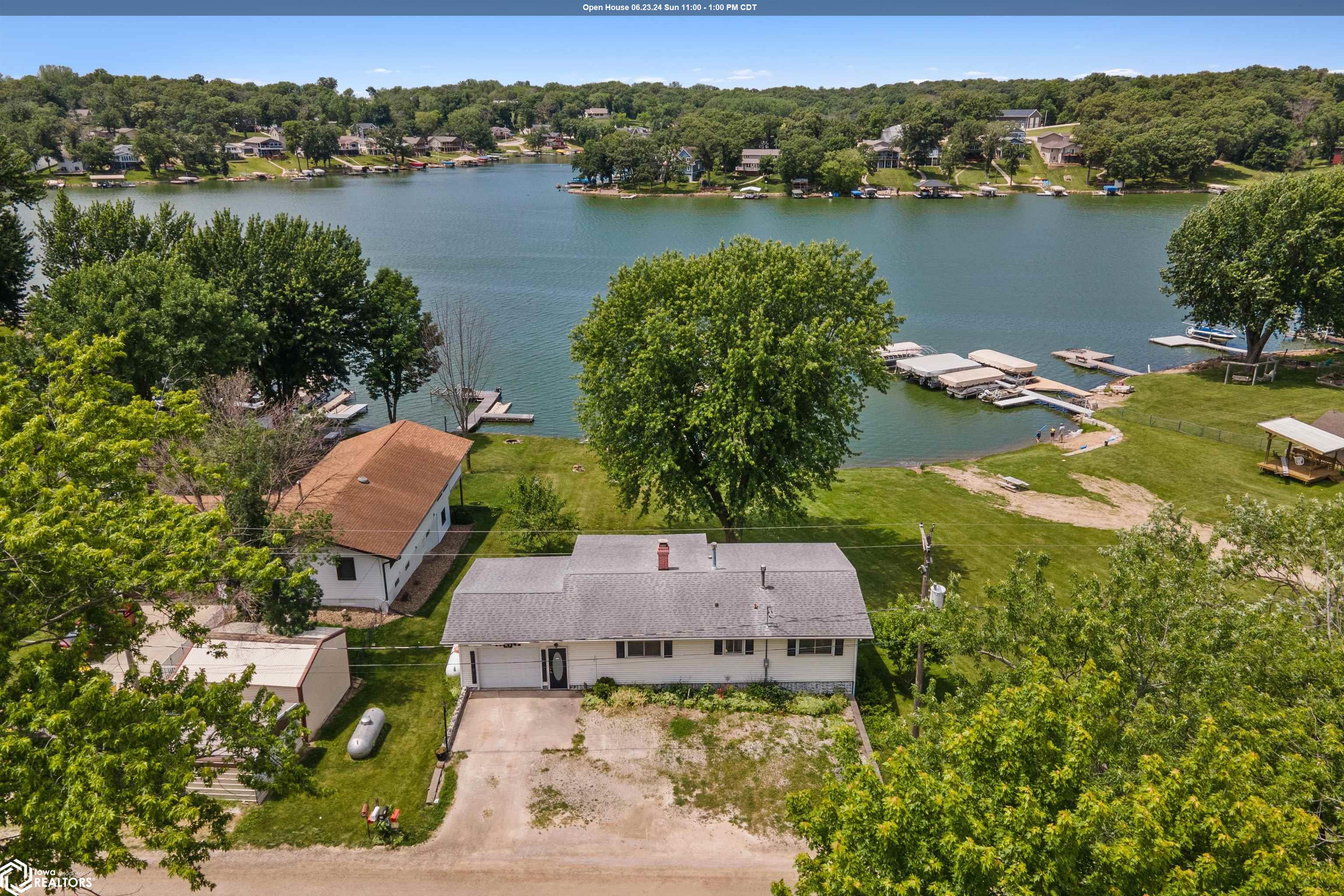Center Point Dr, Montezuma, IA 50171