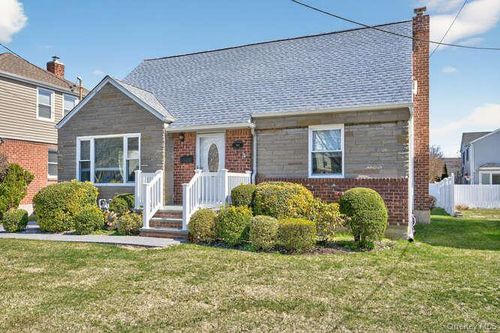 344 White Rd, Mineola, NY, 11501-1130 | Card Image