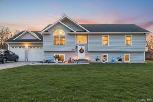 468 Granny Rd, Medford, NY, 11763-1647 | Card Image