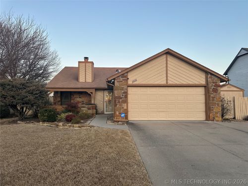 1505 S Cypress Ave, Broken Arrow, OK, 74012-5961 | Card Image