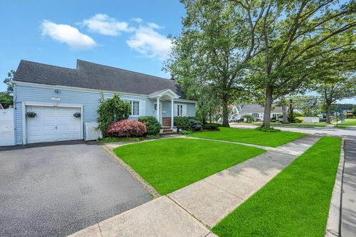100 Brendan Ave, Massapequa Park, NY, 11762-3409 | Card Image