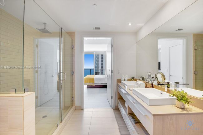 R1605 - 4010 S Ocean Dr, Home with 2 bedrooms, 2 bathrooms and null parking in Hollywood FL | Image 11