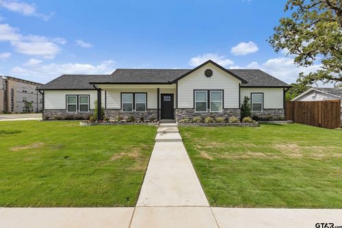 828 Bell St, Sulphur Springs, TX, 75482-4222 | Card Image