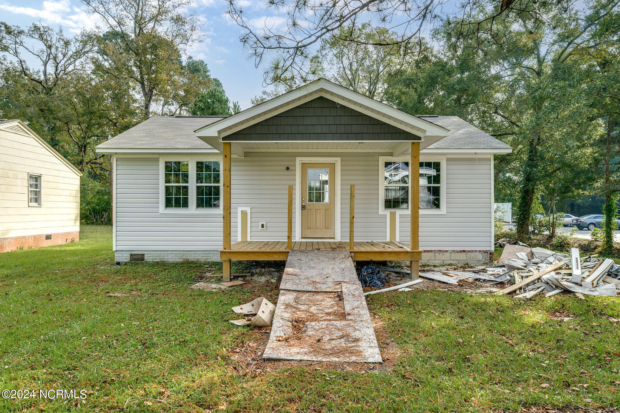 Raleigh St, Wallace, NC 28466