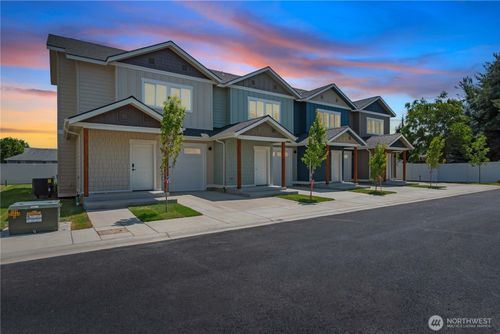 h1-1030 Finch Ln, Wenatchee, WA, 98801-4004 | Card Image