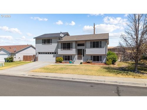607 Autumn Ave, Hermiston, OR, 97838-1184 | Card Image