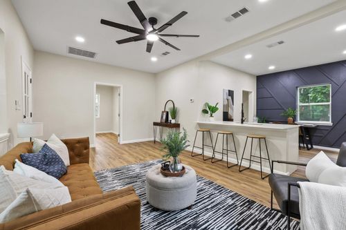 207 Pecan St, Whitesboro, TX, 76273-1821 | Card Image
