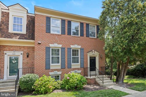 7863 Hampton Village Pass, ANNANDALE, VA, 22003-1569 | Card Image
