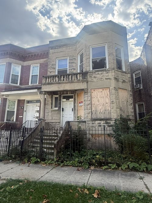 3831 W Grenshaw St, Chicago, IL, 60624-4216 | Card Image